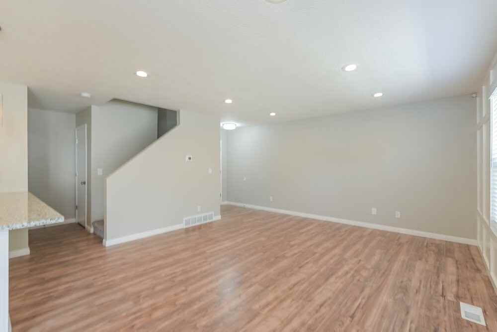 827 Flint St - Photo 5 of 16