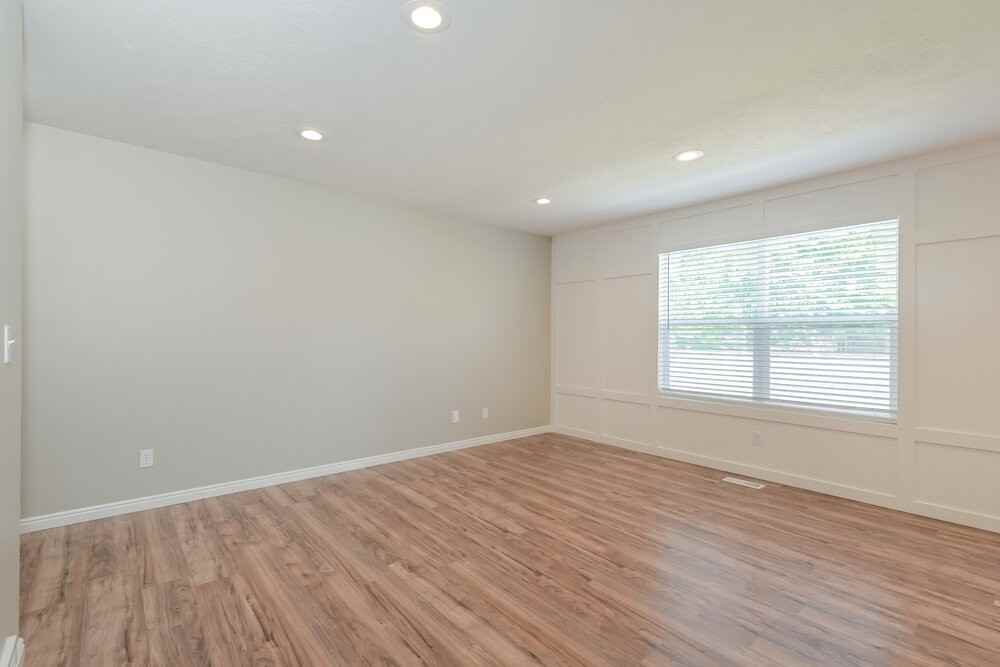 827 Flint St - Photo 6 of 16