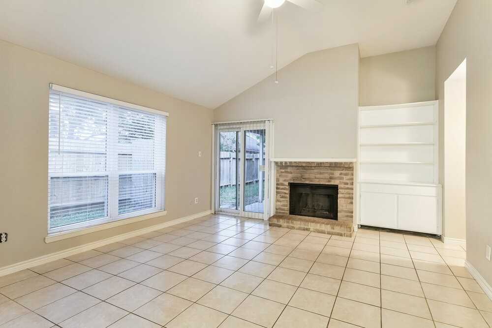 13207 Pebblewalk Cir S - Photo 4 of 16