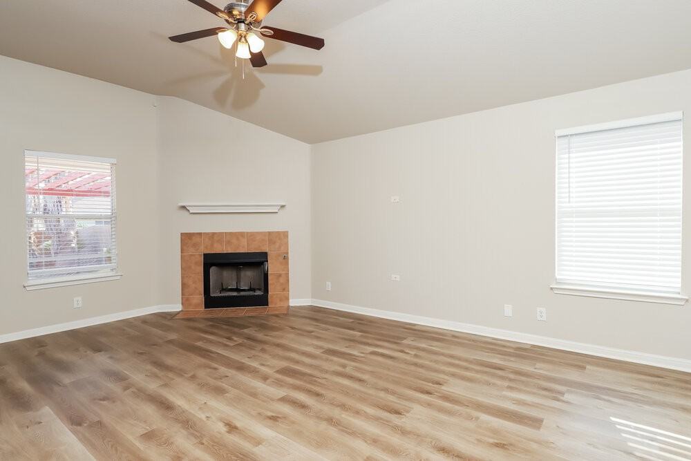 8423 Whitebrush - Photo 4 of 14