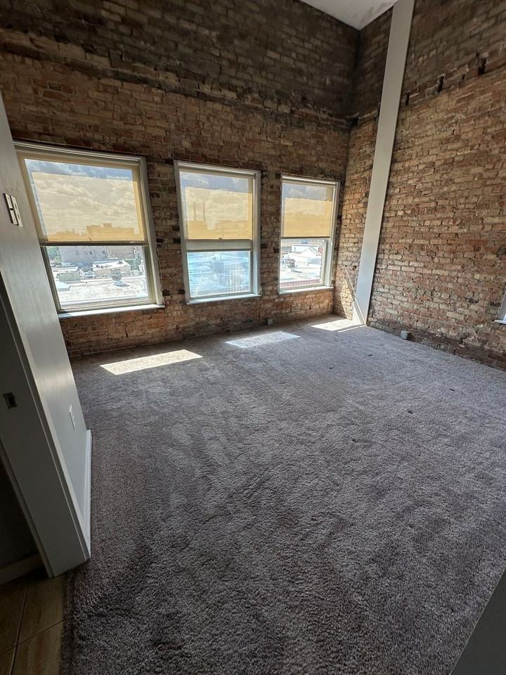 110 E. Allegan Lofts (Accord Management LLC) - Photo 2 of 5