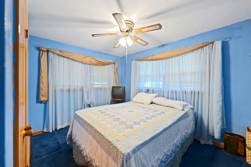 13910 S Dearborn St - Photo 2 of 5