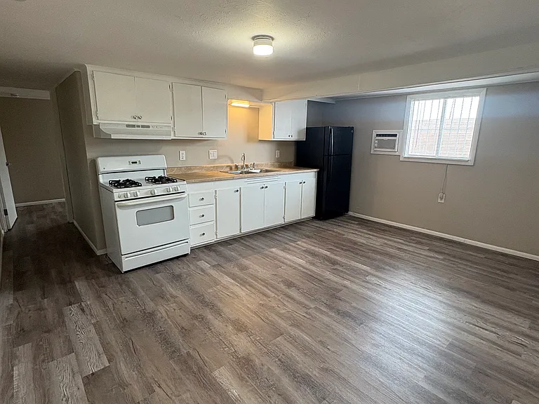 1089 West Schafer Drive #4 - Photo 3 of 7