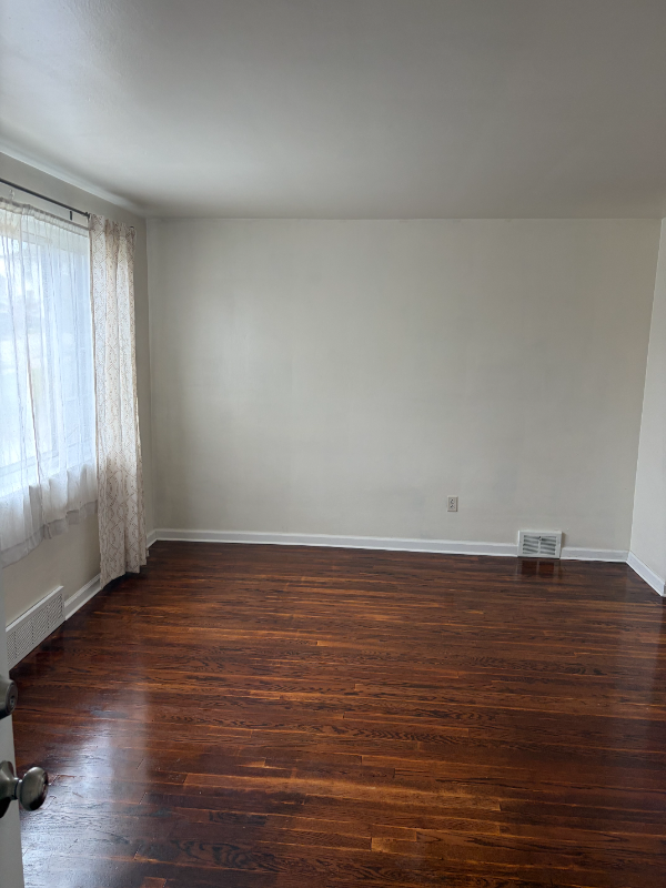 526 Foster St #1 - Photo 3 of 11