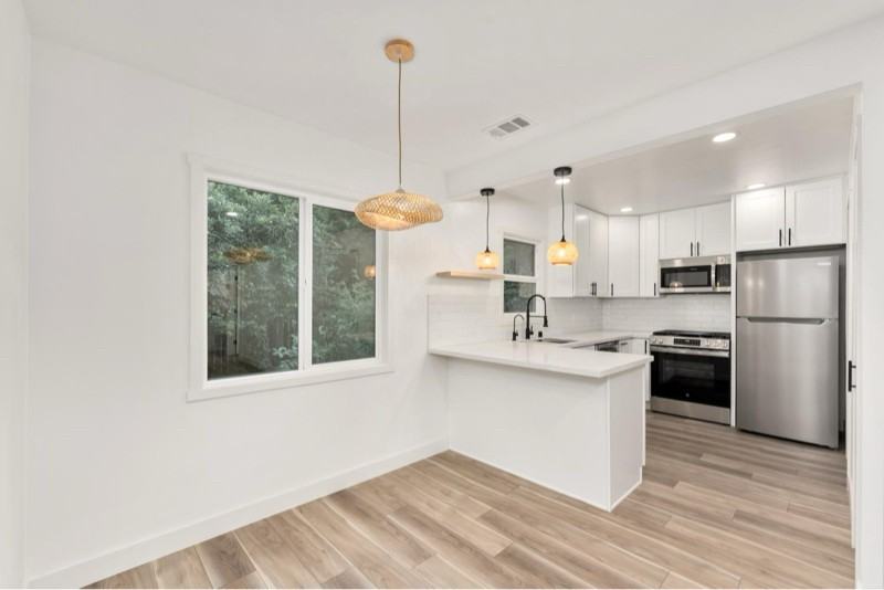 5370 Moddison Avenue - Photo 3 of 12