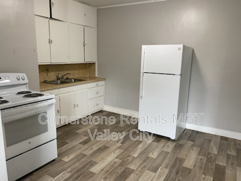 208 5th Ave Sw #1 - Photo 2 of 11