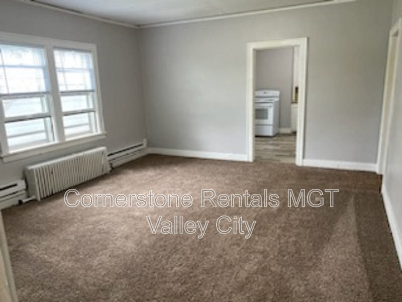 208 5th Ave Sw #1 - Photo 6 of 11