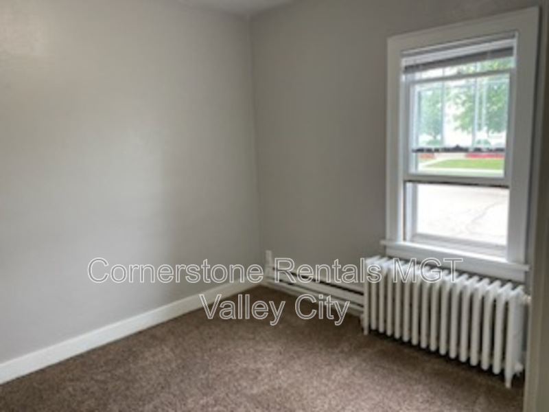 208 5th Ave Sw #1 - Photo 7 of 11