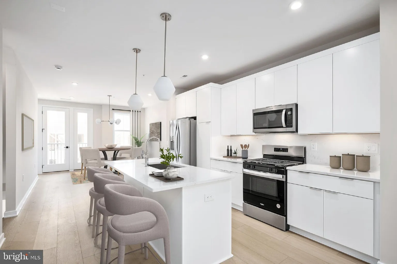 4768 Sully Point Ln - Photo 4 of 24