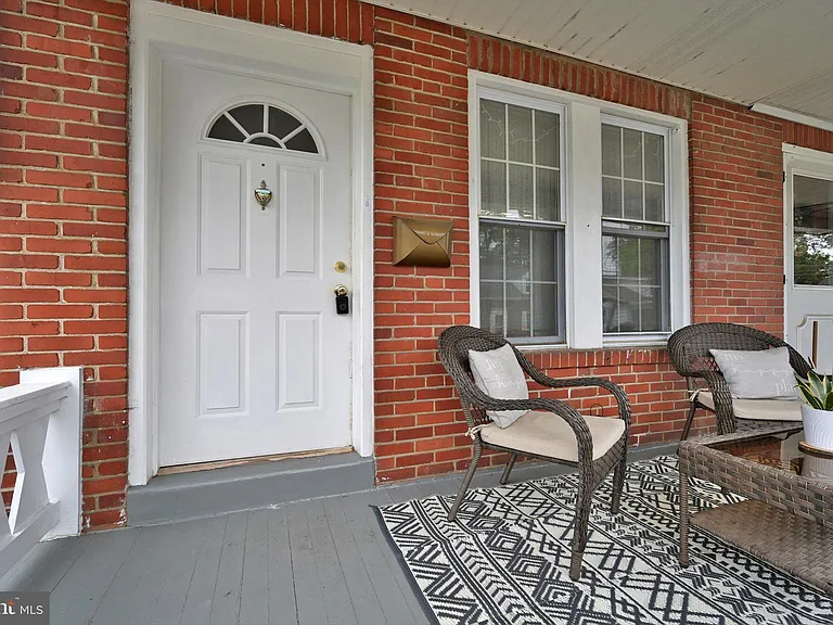 50 Cacoosing Avenue - Photo 2 of 17