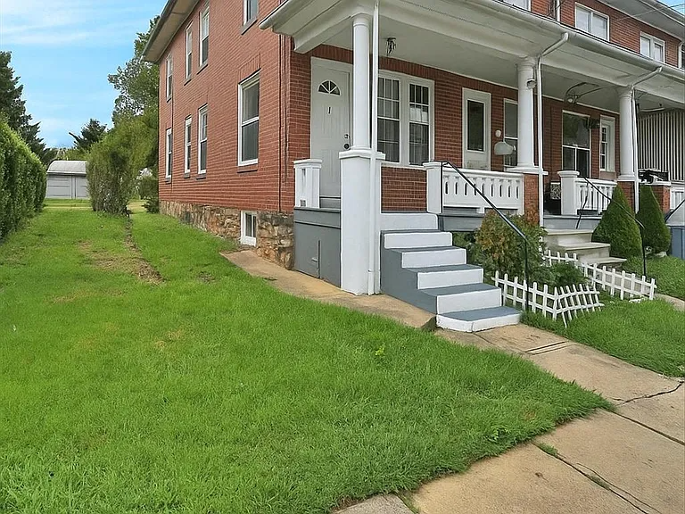 50 Cacoosing Avenue - Photo 3 of 17