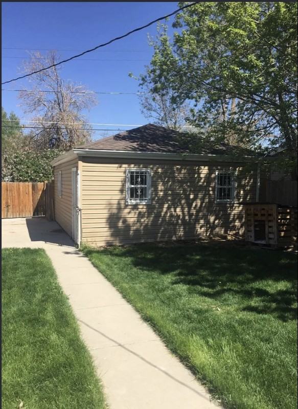 1920 Xanthia St - Photo 4 of 24