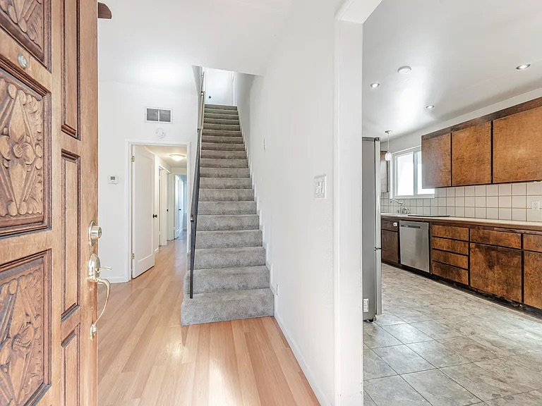 2577 Gonzaga St - Photo 2 of 20