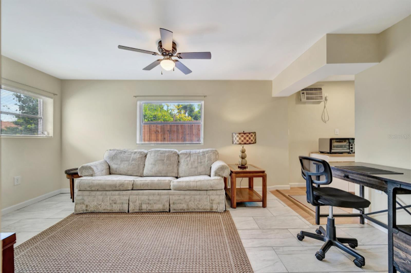 7959 Hyde Park Ave - Photo 2 of 20