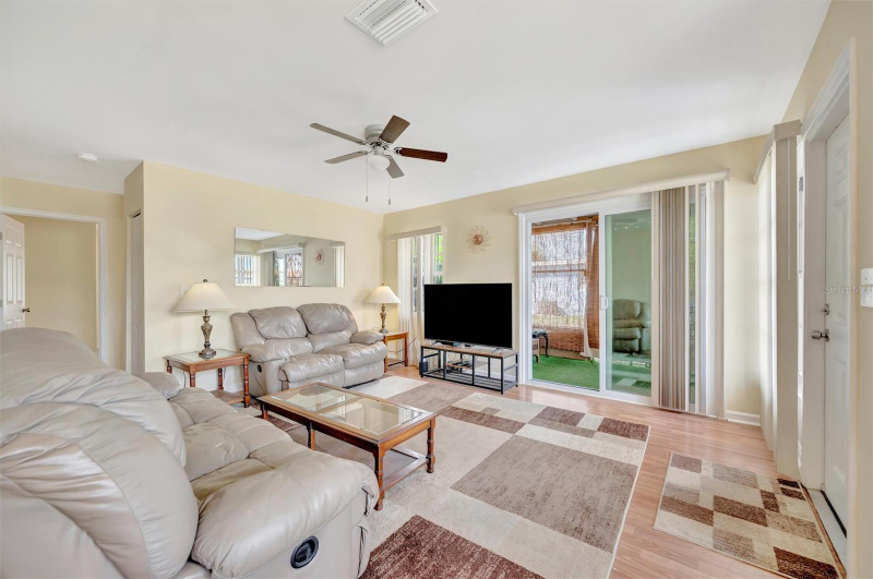 7959 Hyde Park Ave - Photo 3 of 20