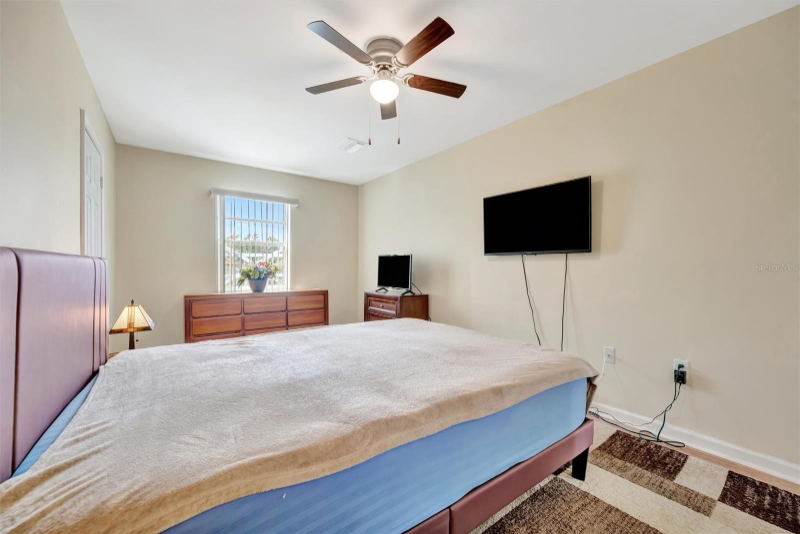 7959 Hyde Park Ave - Photo 4 of 20