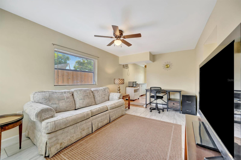 7959 Hyde Park Ave - Photo 6 of 20