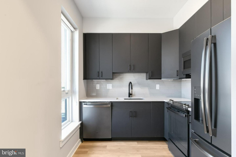 6016 N Warnock St #A40 - Photo 4 of 11