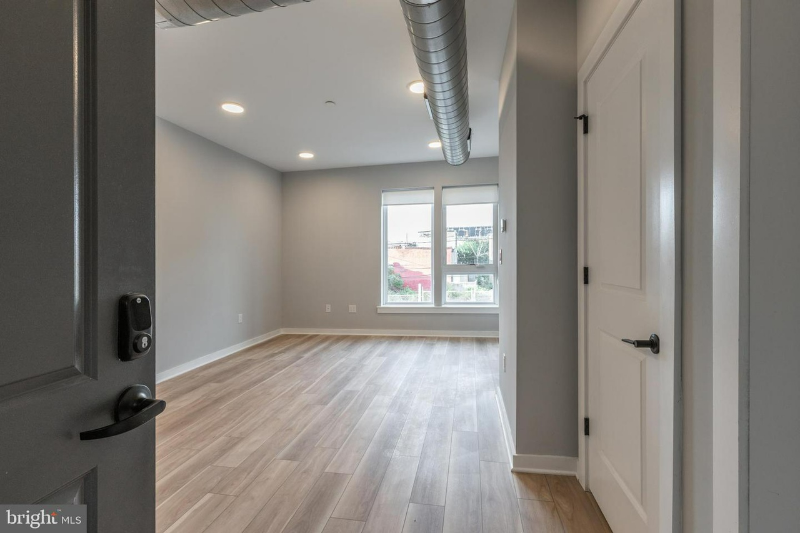 6016 N Warnock St #A40 - Photo 3 of 11