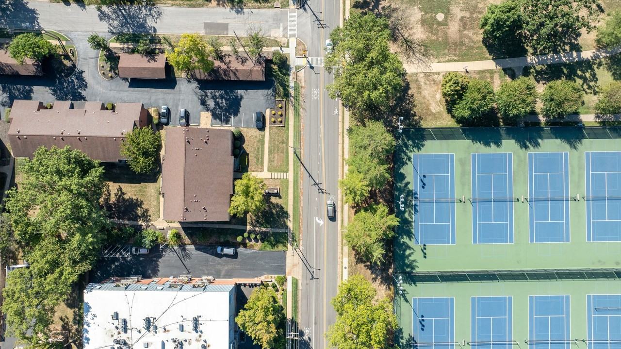 449 W Jefferson - Photo 2 of 5