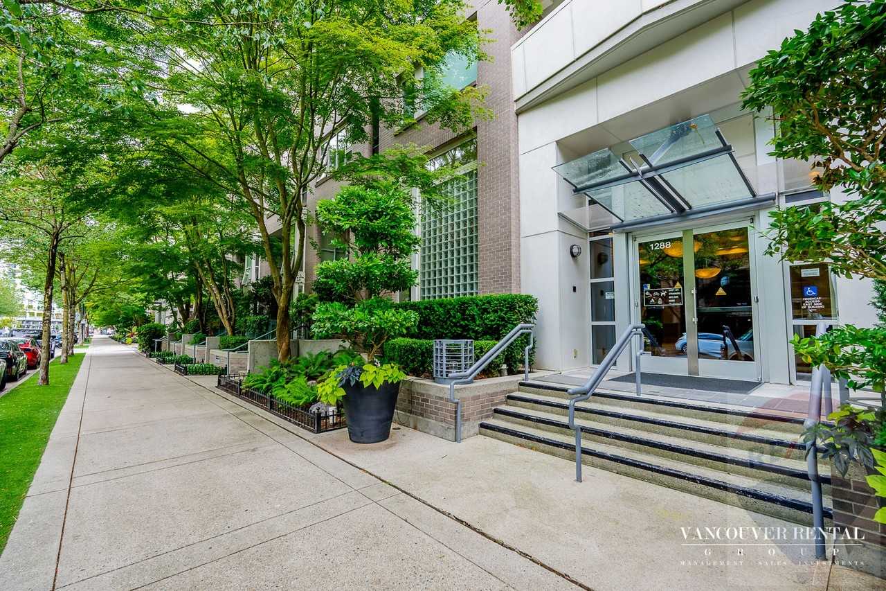 1288 Marinaside Crescent #511 - Photo 3 of 39