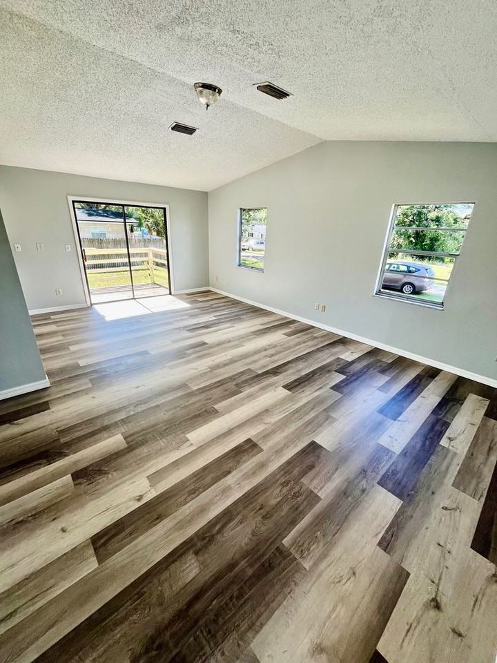 33146 Jamette Rd - Photo 3 of 11