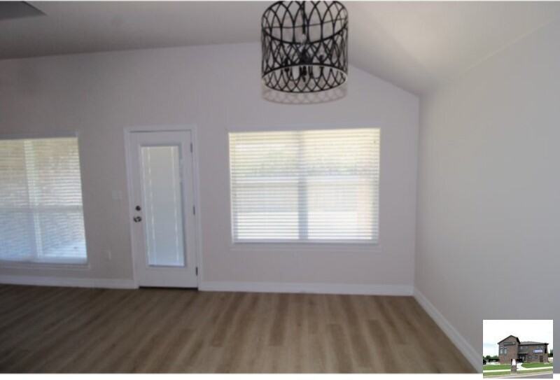 1634 Dryden Ave - Photo 4 of 34