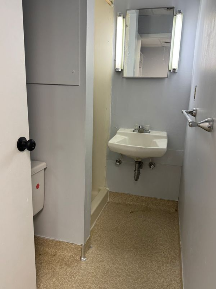 401 E Howard St #2 - Photo 2 of 4