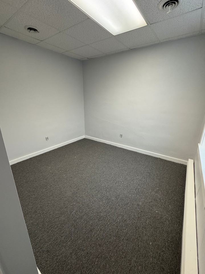 401 E Howard St #2 - Photo 3 of 4