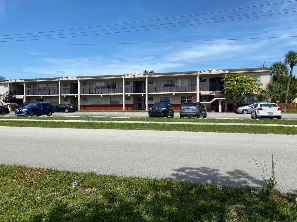 20490 Nw 7th Ave #10 - Photo 2 of 24