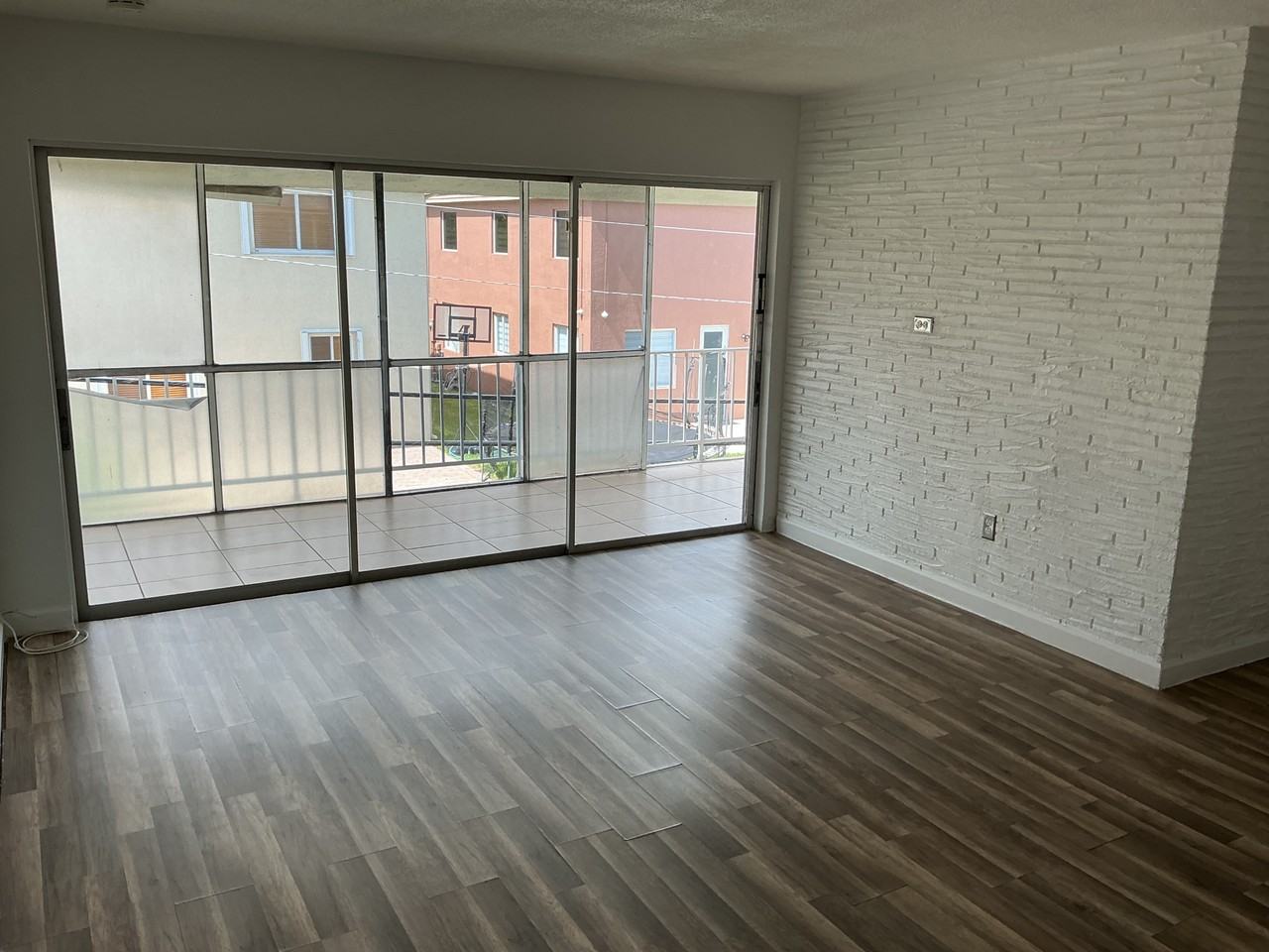 20490 Nw 7th Ave #10 - Photo 4 of 24