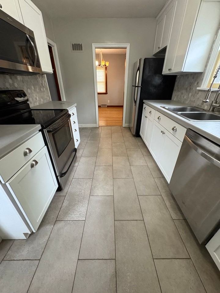 789 23rd St N - Photo 5 of 20