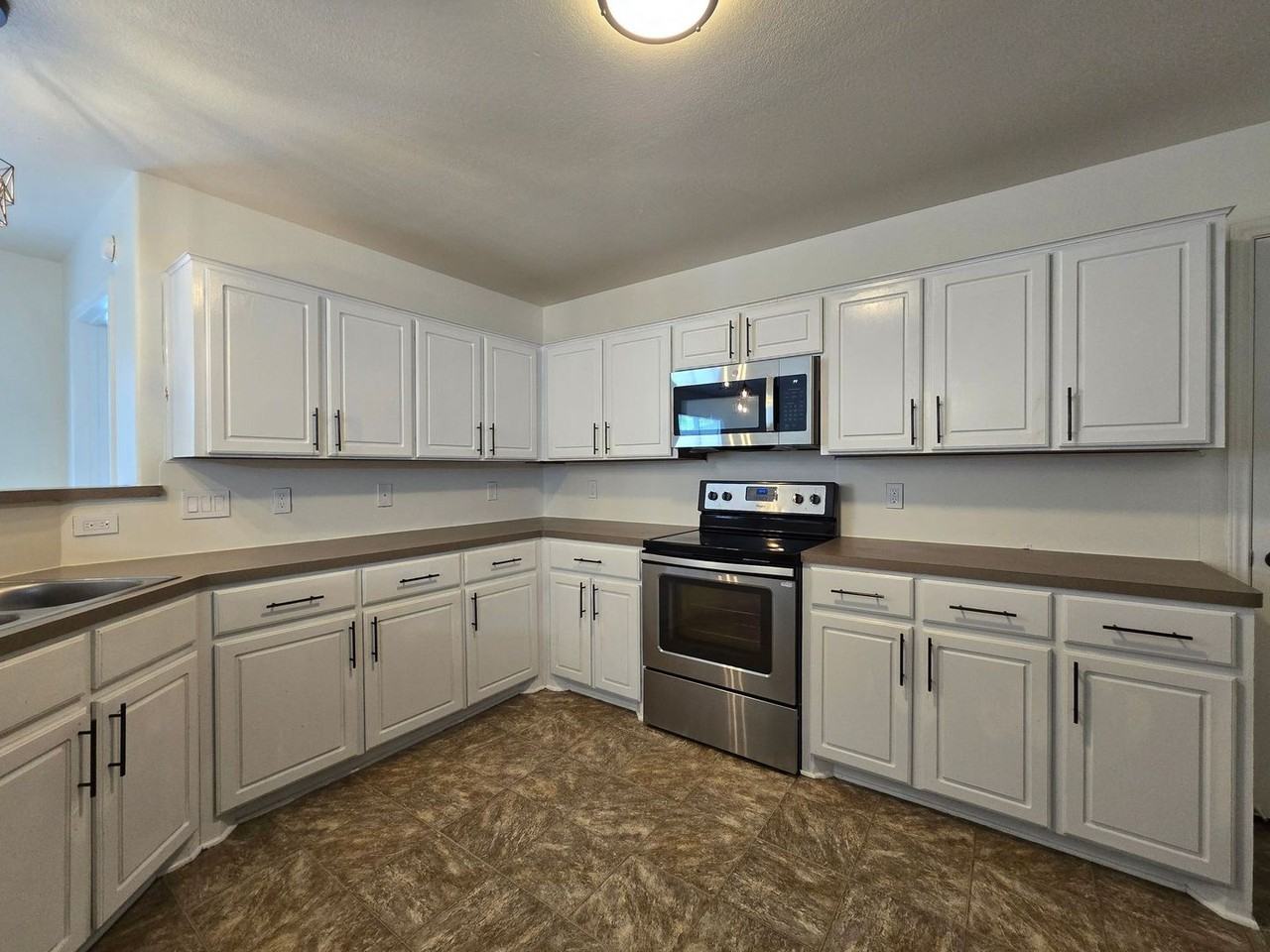 2804 Alamocitos Creek Dr - Photo 2 of 24