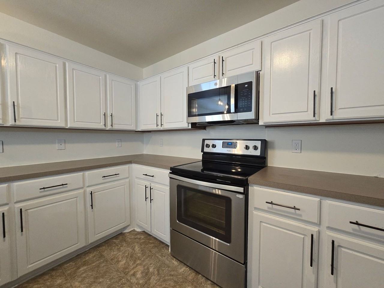 2804 Alamocitos Creek Dr - Photo 3 of 24