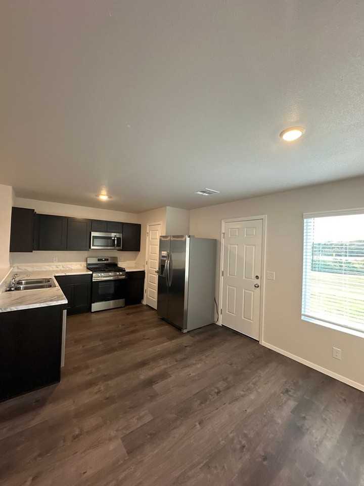 1103 W Fargo Rd - Photo 5 of 16