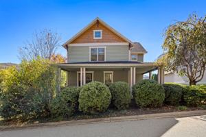 featured image of 2 Veranda Trl