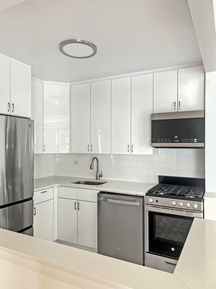 Gramercy Green - Photo 2 of 36