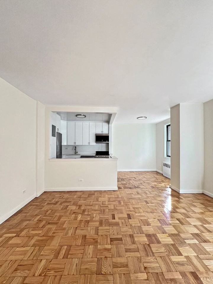 Gramercy Green - Photo 4 of 36