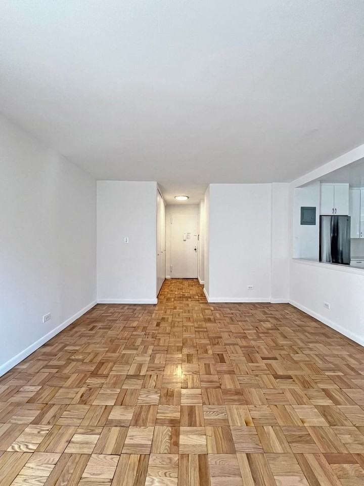 Gramercy Green - Photo 5 of 36