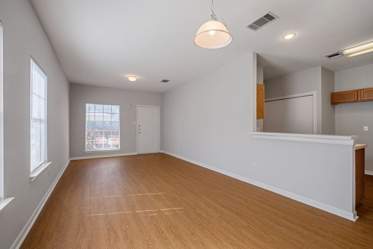 2300 S Bagdad Rd #B - Photo 5 of 20