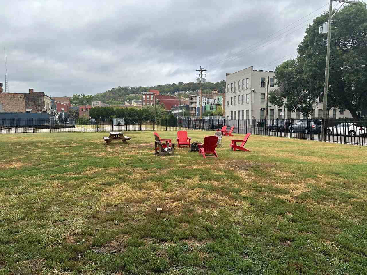 1411 Clay St - Photo 2 of 5