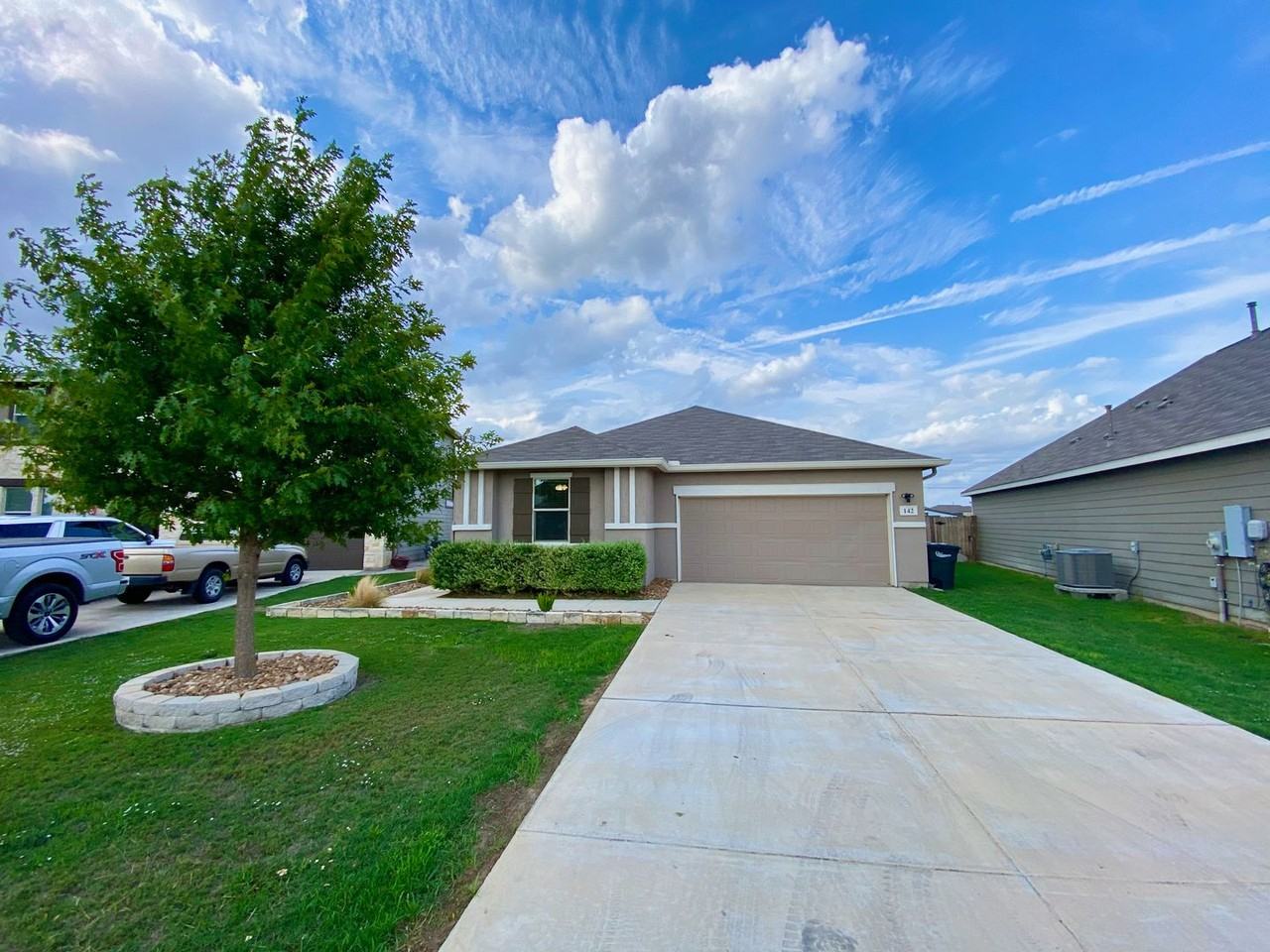 142 Landing Lane - Photo 2 of 33