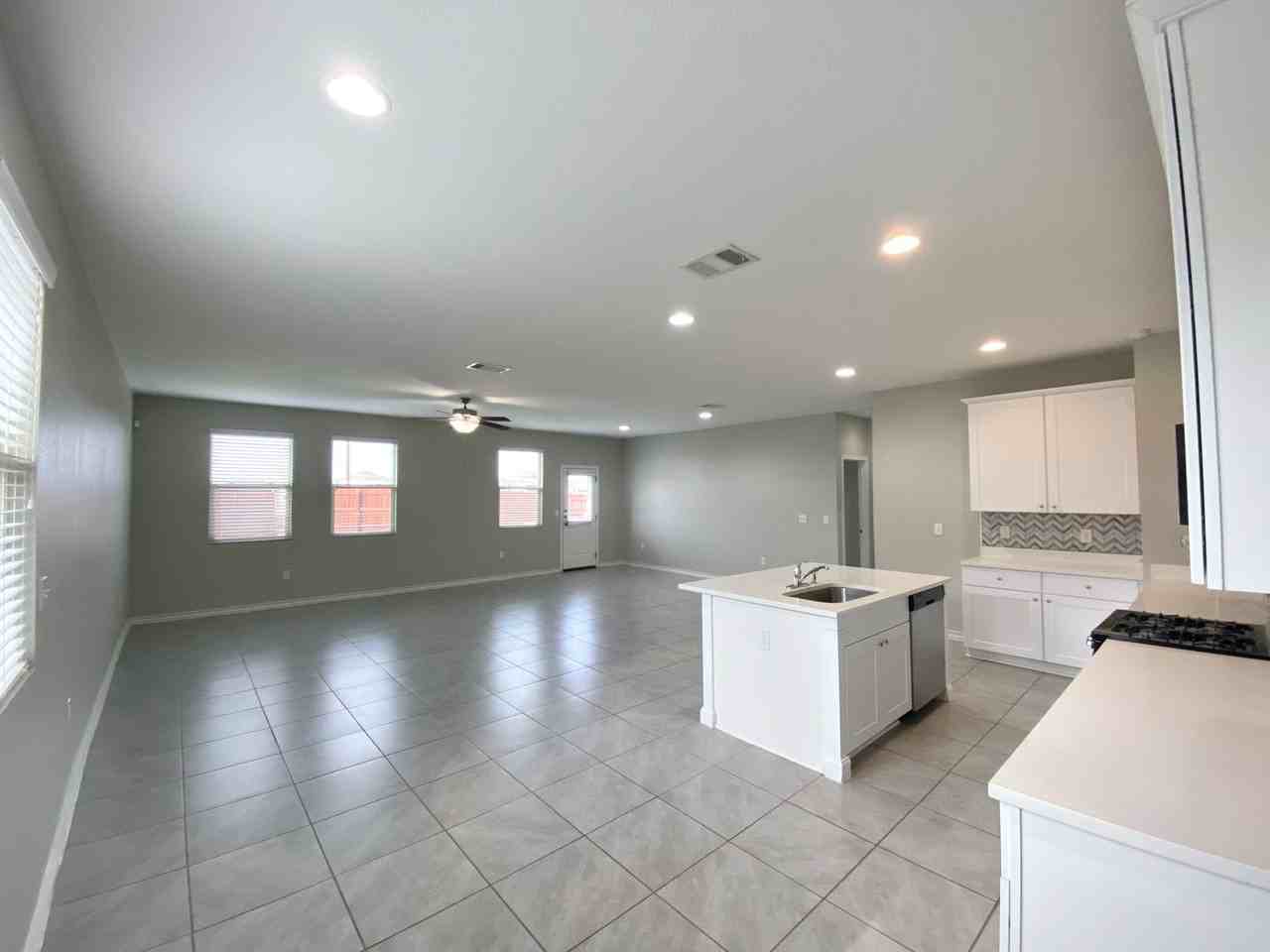 142 Landing Lane - Photo 4 of 33