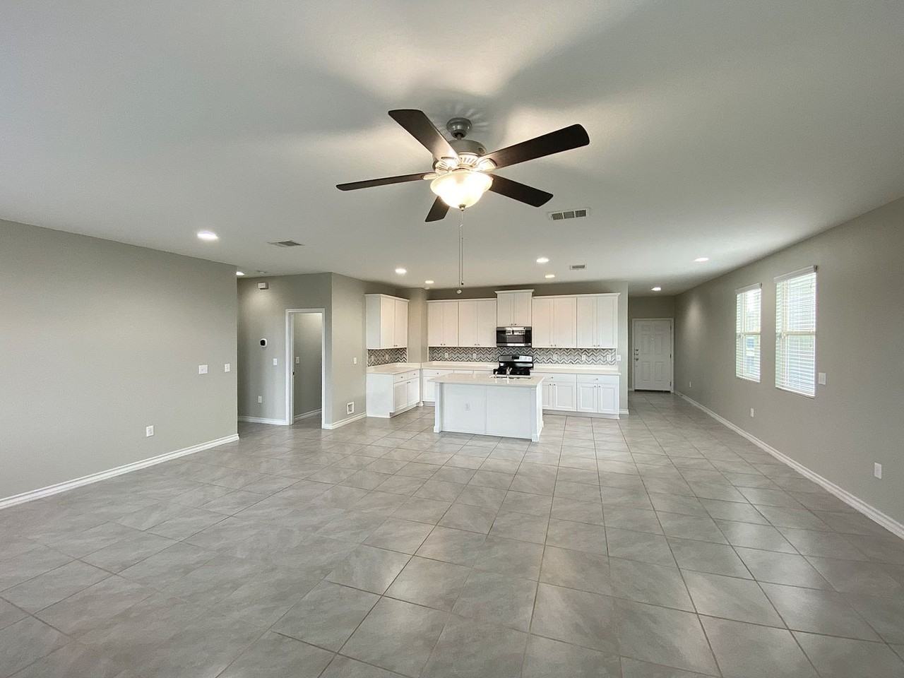 142 Landing Lane - Photo 6 of 33