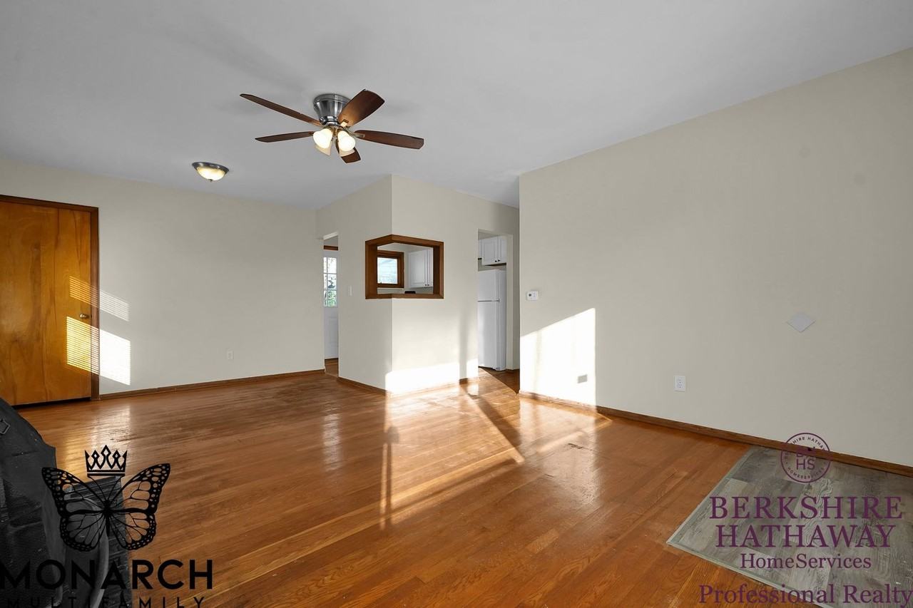 995 Wiltshire Rd - Photo 3 of 27