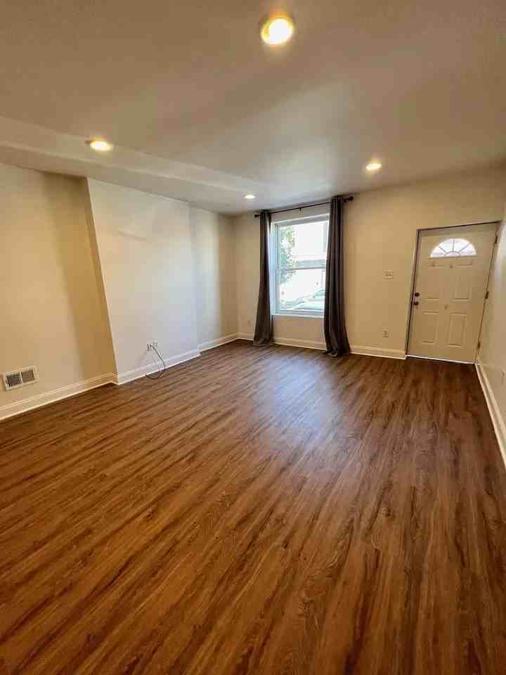 1342 S 18th St - Photo 3 of 17