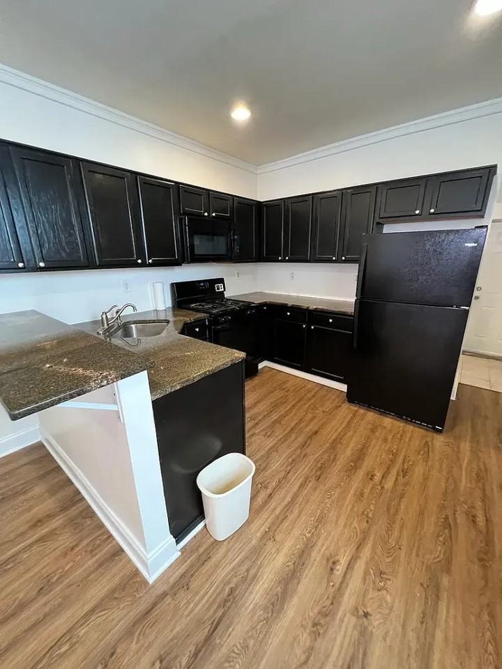 1342 S 18th St - Photo 6 of 17