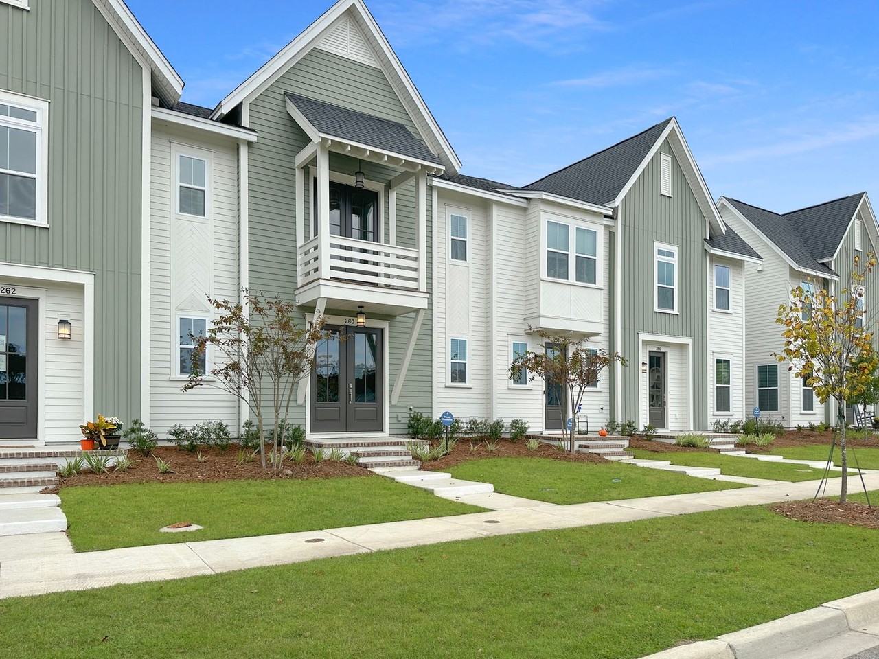 260 Symphony Av - Photo 2 of 29