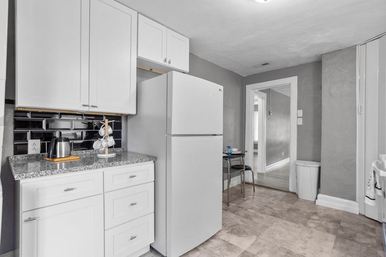 853 21st St - Photo 2 of 13
