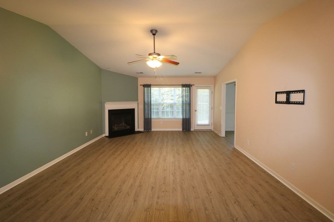 128 Dover Dr - Photo 2 of 25